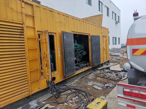 平安如何在发电机出租合同中约定设备的维修和保养责任?